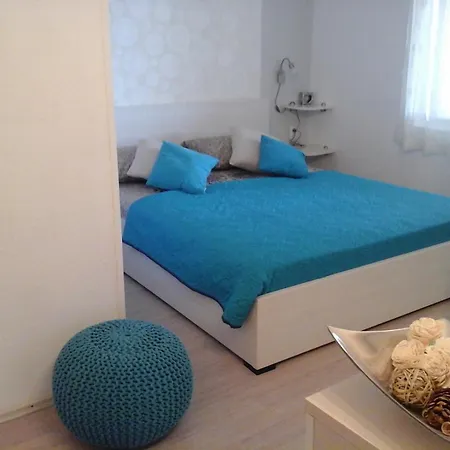 In With Terrace, Air Conditioning, Wi-fi, Dishwasher *