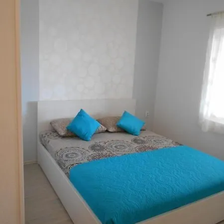In With Terrace, Air Conditioning, Wi-fi, Dishwasher *